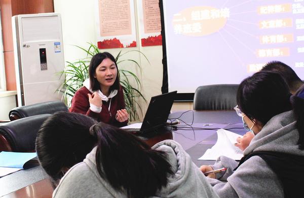 冀瑩瑩老師分享學(xué)習(xí)小組建設(shè)經(jīng)驗(yàn)做法