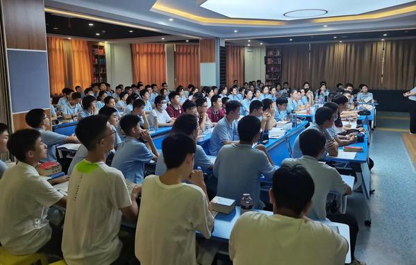 探秘科學(xué) 成就未來 (3)