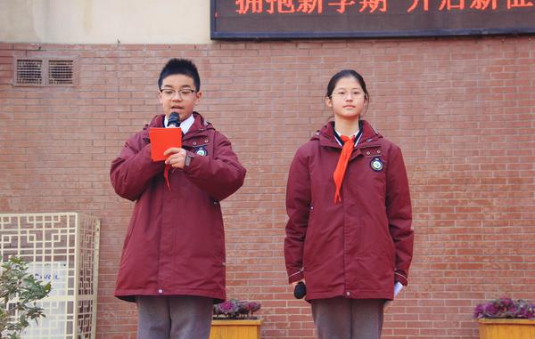 3于紫君、張茁楷同學主持開學典禮